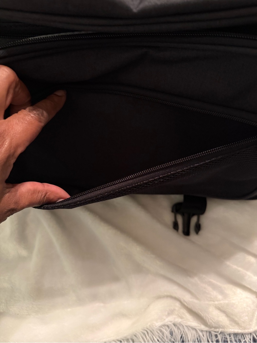 KROSER Black RFID Laptop Messenger Bag for Women - Picture 7 of 8